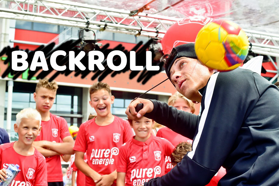 BACKROLL-over-de-rug-rollen-voetbaltruc