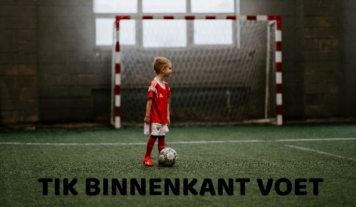 tik-binnenkant-voet-voetbaltruc